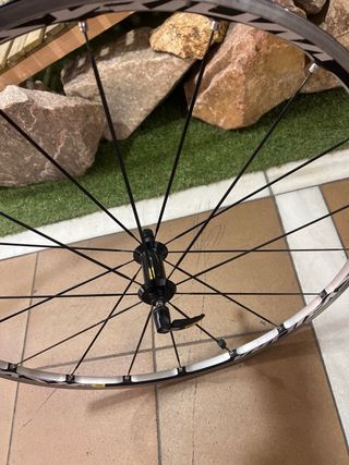 Rueda carretera Mavic Ksyrium Negra