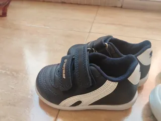 Zapatillas deportivas infantiles n talla 22