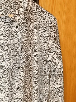 Blusa Animal Print con Nudo Delantero - Talla M