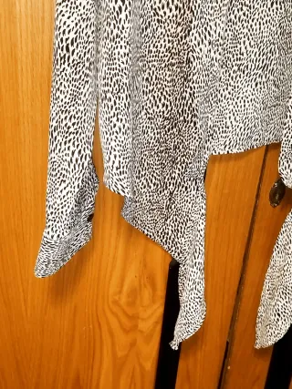 Blusa Animal Print con Nudo Delantero - Talla M