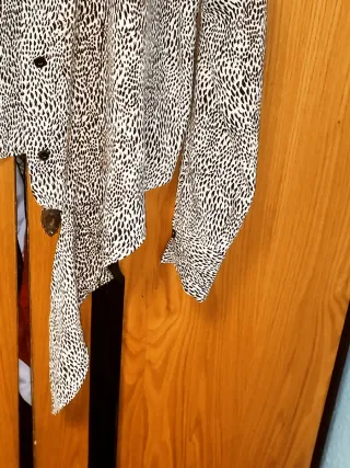 Blusa Animal Print con Nudo Delantero - Talla M