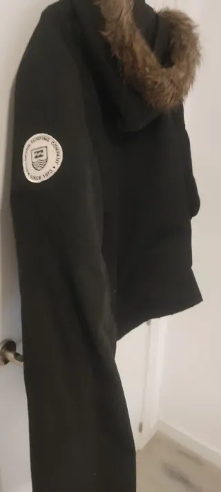Parka Billabong Negra con Capucha y Pelo
