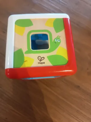 Cubo Hape para clasificar formas y colores