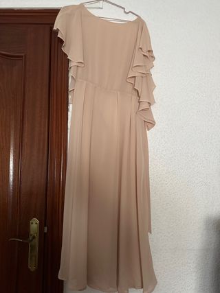 Vestido de fiesta beige con detalles dorados