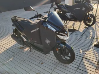 Honda PCX 125 - Moto Scooter