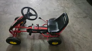 Kart a pedales para niños. Esta como nuevo.