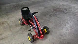 Kart a pedales para niños. Esta como nuevo.