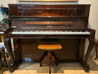 Piano Petrof P118 C1 Chippendale - NEGOCIABLE