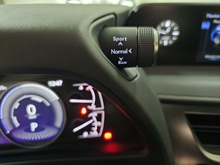 Lexus UX 2.0 250h Business