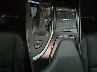 Lexus UX 2.0 250h Business