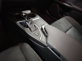 Lexus UX 2.0 250h Business