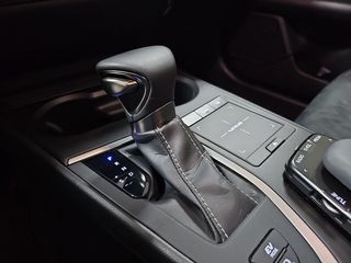 Lexus UX 2.0 250h Business