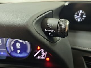 Lexus UX 2.0 250h Business