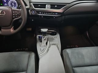 Lexus UX 2.0 250h Business