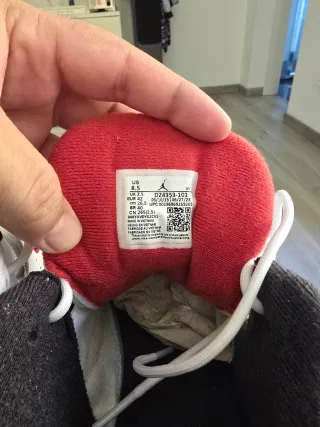 Jordan Max Aura 5,Nuevos,Blanco y Rojo,42,Original