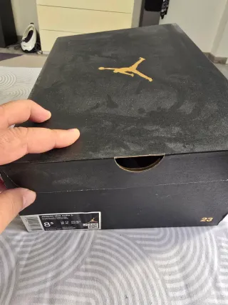 Jordan Max Aura 5,Nuevos,Blanco y Rojo,42,Original