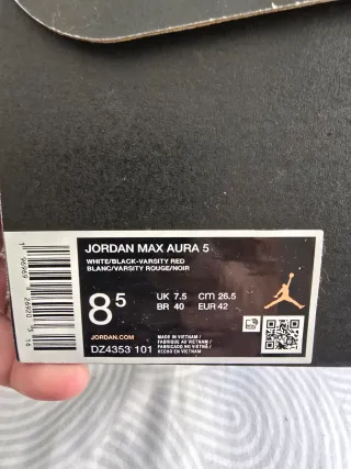 Jordan Max Aura 5,Nuevos,Blanco y Rojo,42,Original