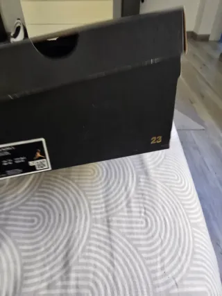 Jordan Max Aura 5,Nuevos,Blanco y Rojo,42,Original