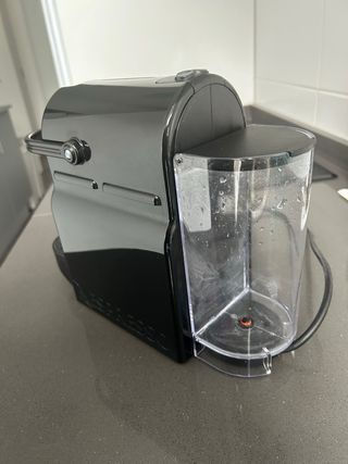 Cafetera Nespresso Inissia Negra