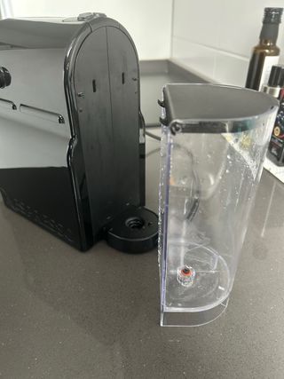 Cafetera Nespresso Inissia Negra