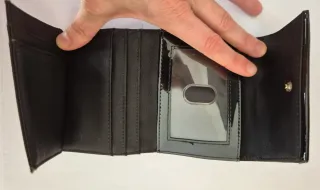 Cartera charol Nine West negra