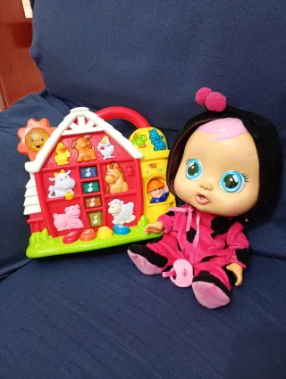 Juguete Granja y Muñeca Bebé llorona Laidy