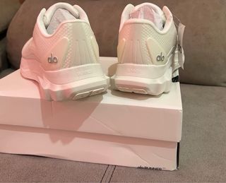 Zapatillas Alo Runner blancas – Nuevas con etiquet
