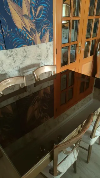 Mesa de salón y 4 sillas