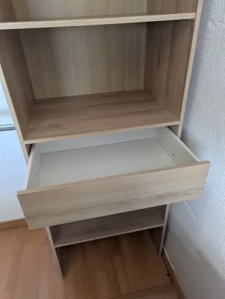 Guardaroba aperto in legno e metallo con due cassetti