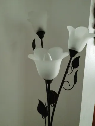 Lámpara de pie flor metal y cristal