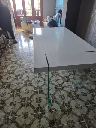 Mesa de comedor blanca