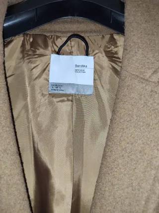 Cappotto uomo color cammello, marca bershka, misur