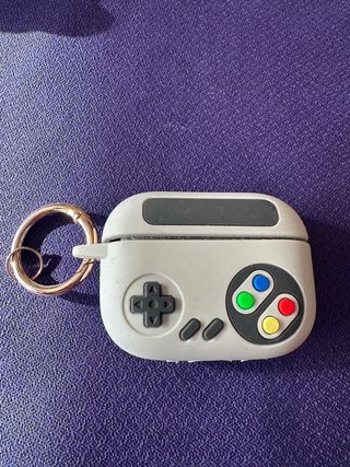 Funda Airpods Pro 3 Diseño Mando Retro