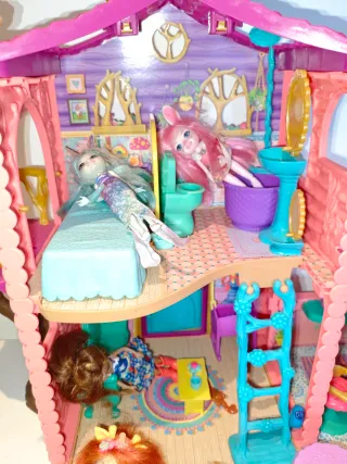Casa de muñecas Enchantimals +7 muñecas