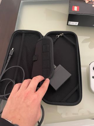 Nintendo Switch OLED Blanca + 2 juegos + funda