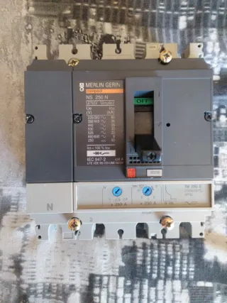 General de corte Merlin Gerin NS 250 N Interruptor