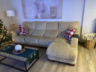 Mesa de comedor , sofa y quadrls