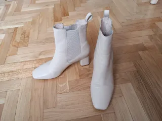 Botines piel nude T40