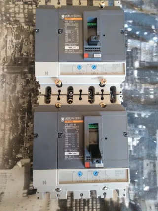 2x General de corte Merlin Gerin NS 250 N Interrup