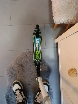 Patinete infantil verde y negro