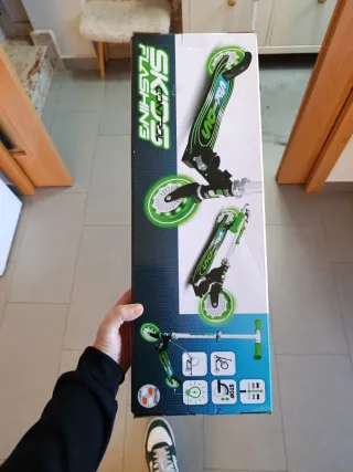 Patinete infantil verde y negro