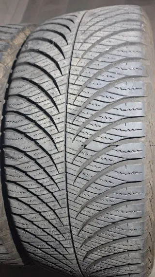 2 Neumáticos Goodyear Vector 4 Seasons 215/45R16