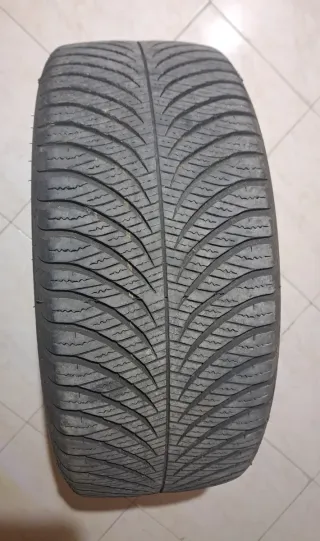 2 Neumáticos Goodyear Vector 4 Seasons 215/45R16