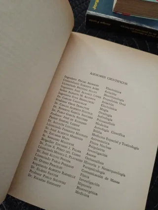 LOS HOMBRES DE NEGRO Y LOS OVNIS