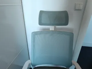 Silla de oficina ergonómica con ruedas