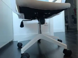 Silla de oficina ergonómica con ruedas