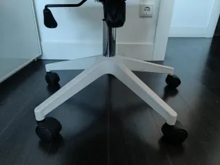 Silla de oficina ergonómica con ruedas