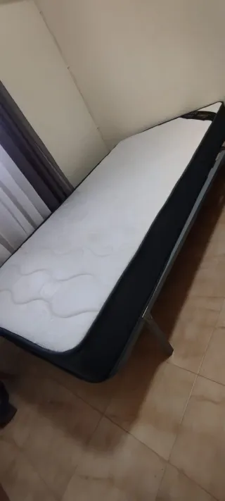 Colchón con base metálica