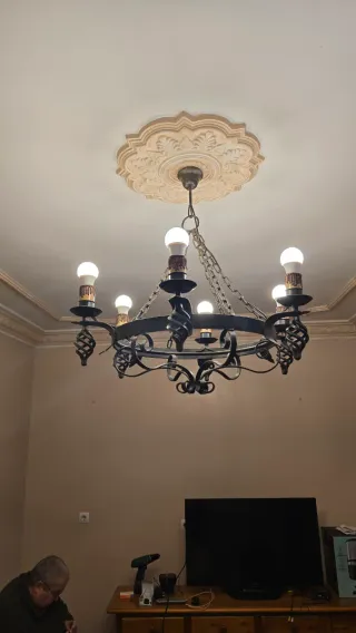 Lámpara de techo dorada con cristales