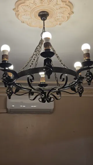 Lámpara de techo dorada con cristales